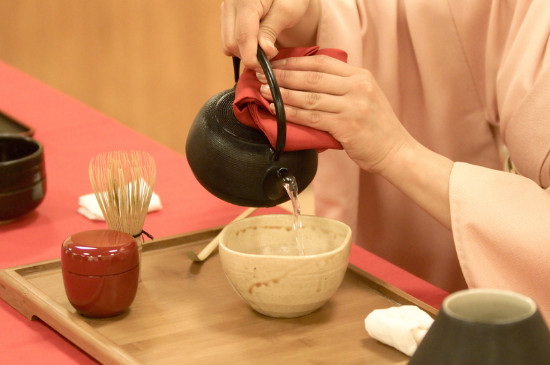 女人喝茶要行扣茶禮嗎，叩茶禮女士能用嗎？