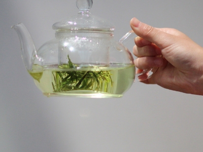 喝茶的好處和壞處分別是什么，長期喝茶有什么危害？