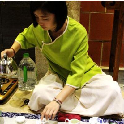 女士喝茶的手勢(shì)，女人正確喝茶手勢(shì)姿勢(shì)圖