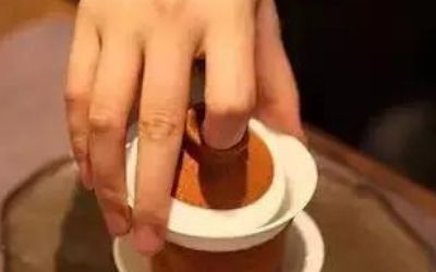 三才蓋碗的正確拿法，三才蓋碗抓碗法圖解