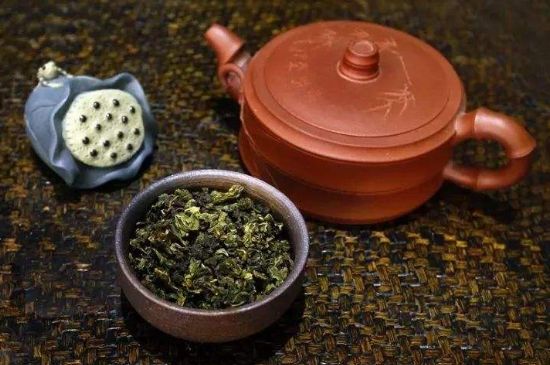 泡大紅袍、肉桂和水仙可以用一個(gè)紫砂壺嗎，可以摻一起沖泡么？