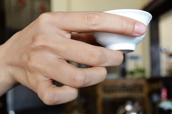 女士喝茶的手勢(shì)，女人正確喝茶手勢(shì)姿勢(shì)圖