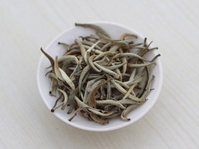 白茶品質(zhì)如何區(qū)分，白茶的優(yōu)劣質(zhì)量辨別方法