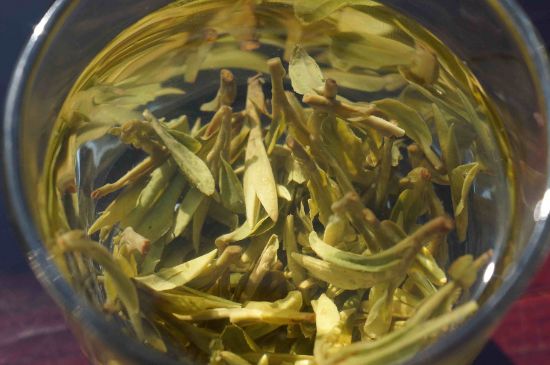安吉白茶冷藏好還是冷凍好？這個需要根據(jù)存放時間來選擇