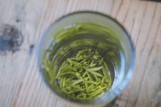 泡好的茶水放冰箱能保存多久，泡好的茶冷藏放多久？