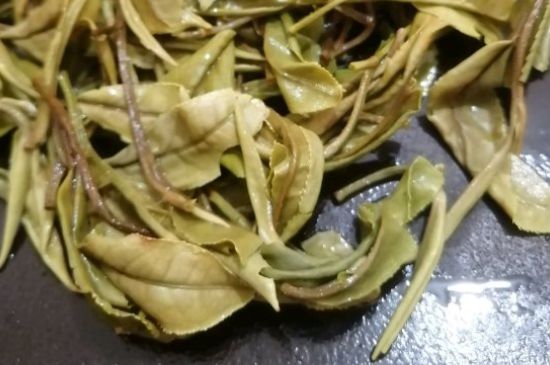 春茶上市白茶的好壞怎么區(qū)分，春白茶怎么分辨好不好？