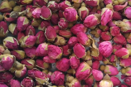 玫瑰花茶的功效與作用，堅(jiān)持喝一個(gè)月玫瑰花茶會(huì)怎樣？