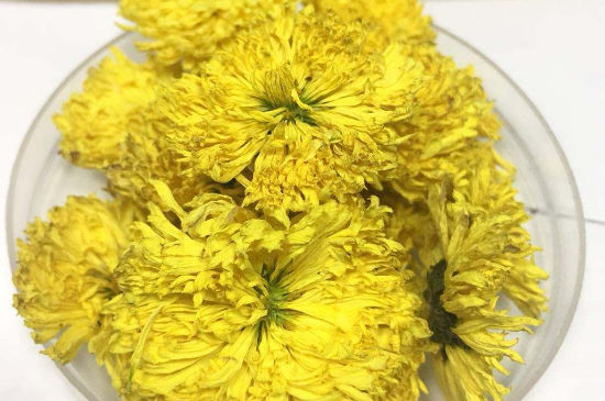 菊花茶大朵小朵有什么區(qū)別，菊花喝大朵還是小朵？