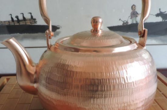 用銅壺?zé)惺裁唇?，銅壺煮水的兩大忌諱和好處