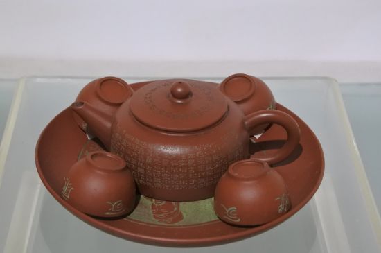 正宗紫砂壺多少錢一套，一套正宗<a href=http://www.outwitseo.com/chaju/zisha/ target=_blank class=infotextkey>宜興紫砂壺</a>什么價(jià)格