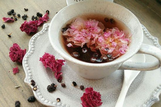 玫瑰花的最佳搭配，喝玫瑰花茶搭配什么喝好？