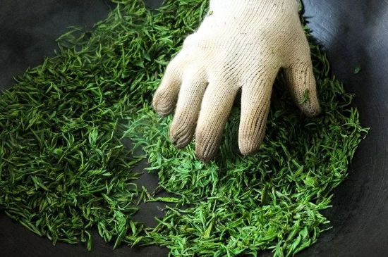 龍井茶炒茶葉怎么炒出好茶色，茶葉怎樣做出來最綠？