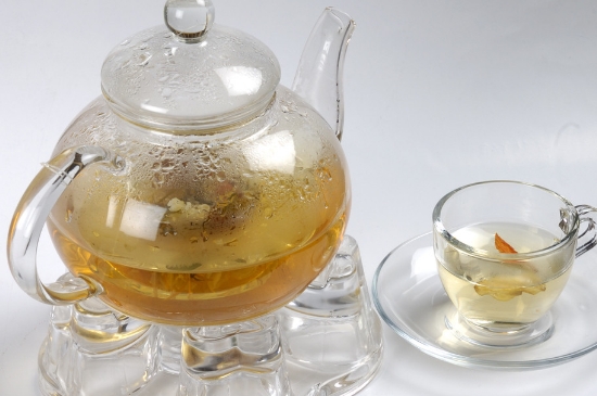 經(jīng)常菊花泡水好嗎，喝菊花茶有什么好處？