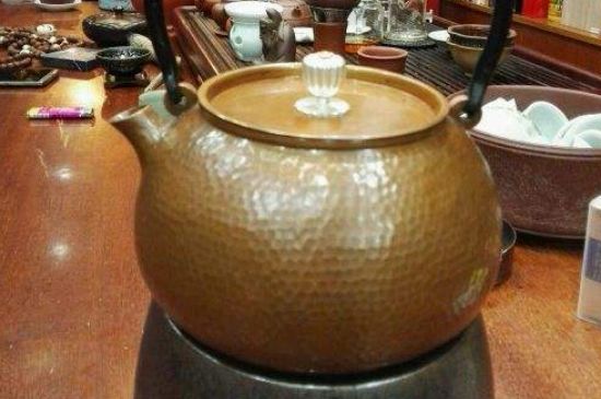 用銅壺?zé)惺裁唇?，銅壺煮水的兩大忌諱和好處
