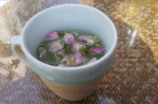 玫瑰花泡茶祛斑要多久見效，喝玫瑰花茶多久能祛斑？