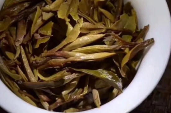 老白茶上火還是去火？夏季喝煮的老白茶會容易上火！