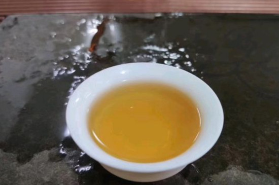 新舊白茶怎么區(qū)分，怎么分辨白茶是新還是舊