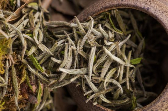 福鼎白茶要喝老的嗎，為什么喝白茶要喝老茶存新茶？
