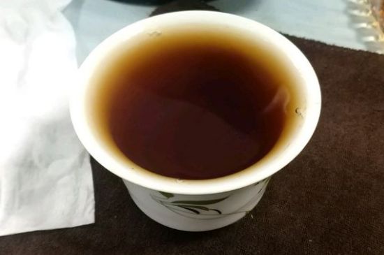 女人喝紅茶好還是喝普洱茶好，普洱茶和紅茶哪個(gè)適合女人喝