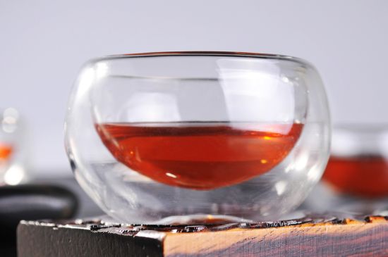 紅茶放置10年還能喝嗎，多年過期紅茶居然還能喝？