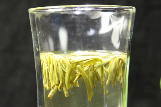 竹葉青茶泡不立起來怎么回事，竹葉青茶怎么泡立起來