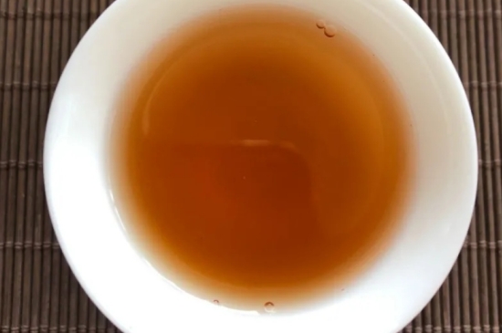 老白茶上火還是去火？夏季喝煮的老白茶會容易上火！
