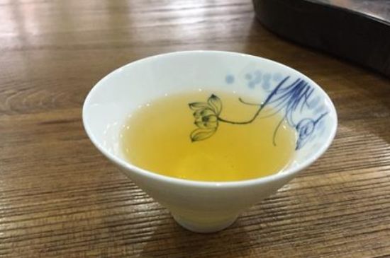 鴨屎香單叢雪片茶的特點(diǎn)，鳳凰雪片茶有什么特點(diǎn)？