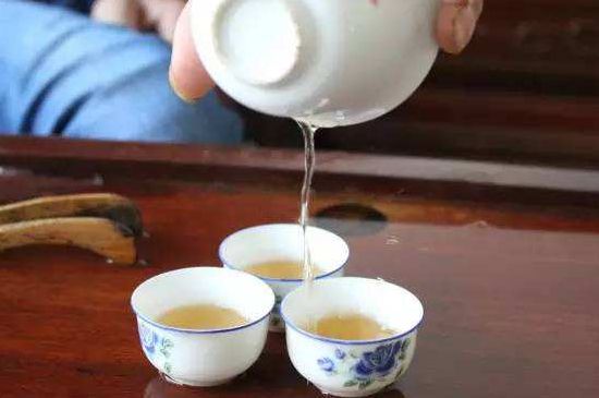 鴨屎香單叢雪片茶的特點(diǎn)，鳳凰雪片茶有什么特點(diǎn)？
