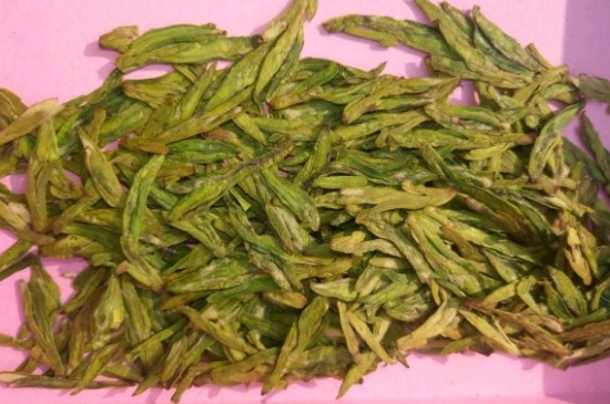 西湖龍井新茶和陳茶的區(qū)別，怎么區(qū)分龍井新茶和舊茶？