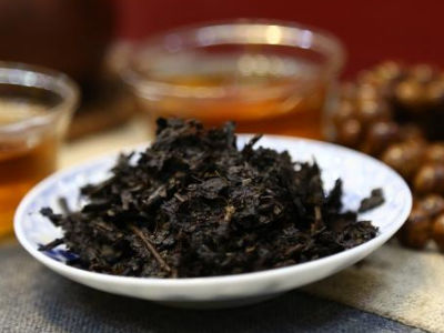 黑茶的功效與作用，長期喝黑茶有什么功效？