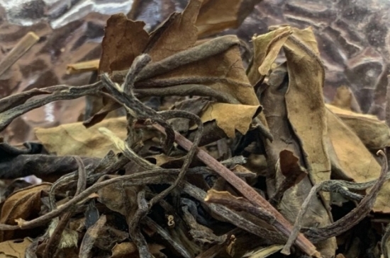 老白茶上火還是去火？夏季喝煮的老白茶會容易上火！