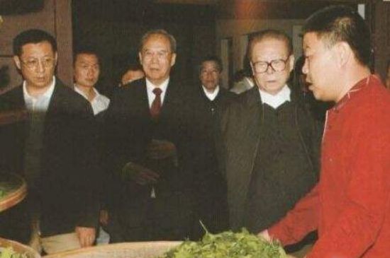 母樹大紅袍給誰喝了，為什么母樹大紅袍叫三棵六株？