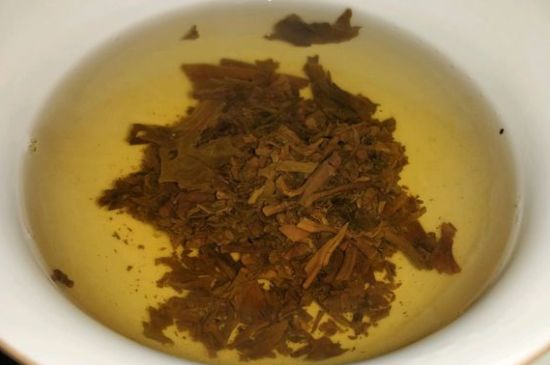 女人喝紅茶好還是喝普洱茶好，普洱茶和紅茶哪個(gè)適合女人喝