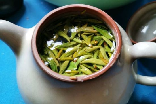 龍井茶放二年了能喝嗎，過期龍井茶的妙用！