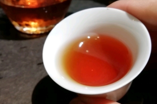 長期喝巖茶會上火嗎？巖茶這樣喝了容易上火！