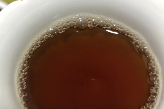 老白茶上火還是去火？夏季喝煮的老白茶會容易上火！