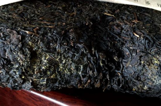 伏茶里的金花是黃曲霉素嗎，金花茯茶里的是什么菌